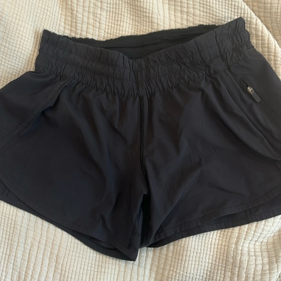 Lululemon - TRACKER Short 4” - Picture 1 of 3